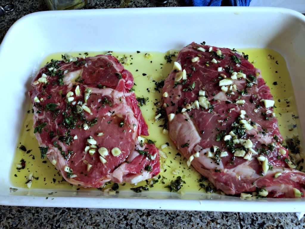 Стейки в маринаде
